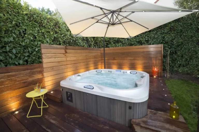 Jacuzzi-Hot-tub-Lifestyle